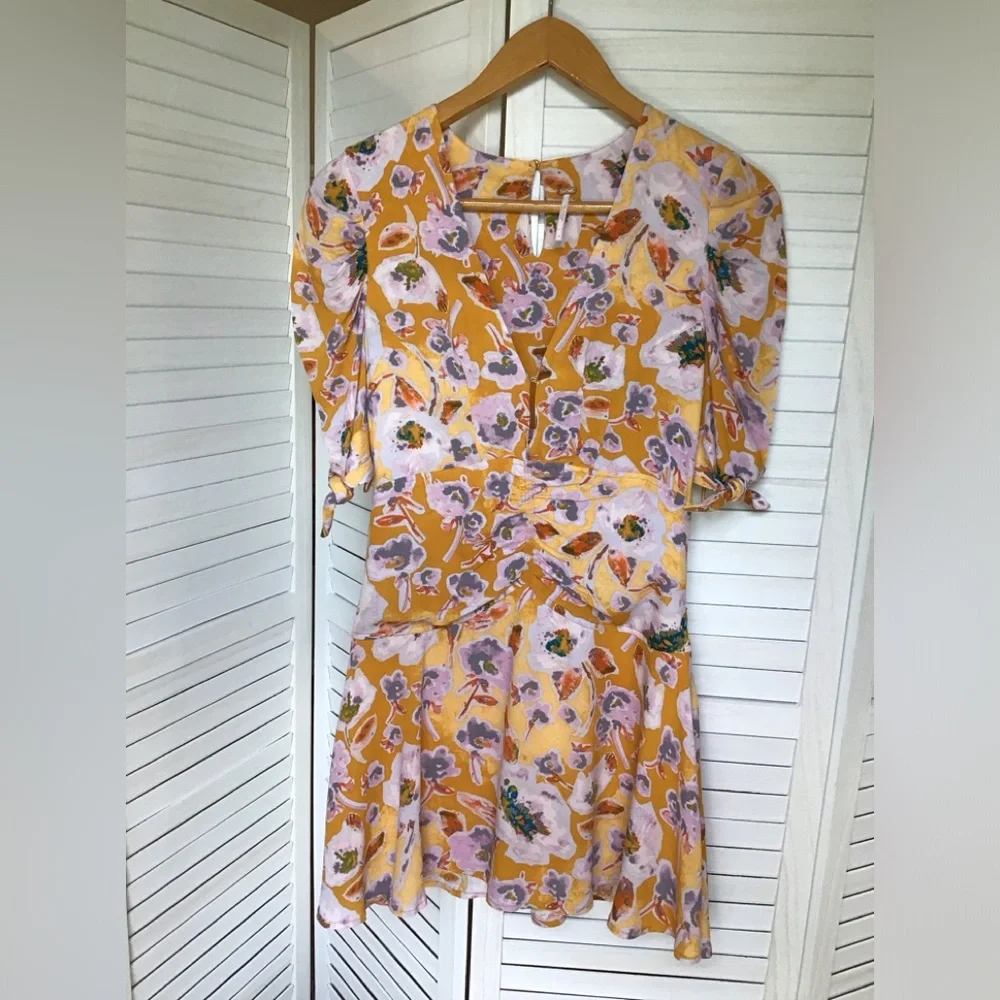 Free People Floral Babydoll Yellow Flowy Dress Rayon Size 4 Short Sleeve V-Neck - Picture 1 of 6